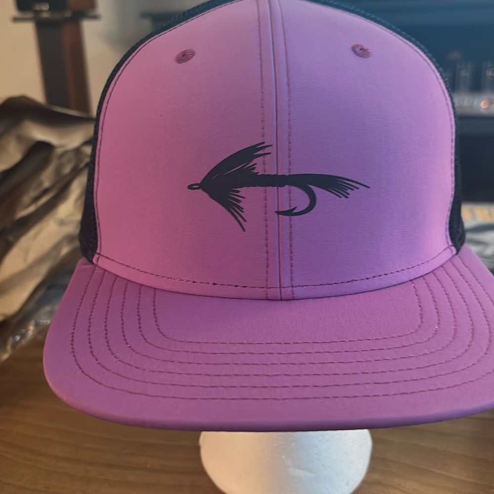 Vineyard Vines NWT Flat brim trucker with fishing lure logo.